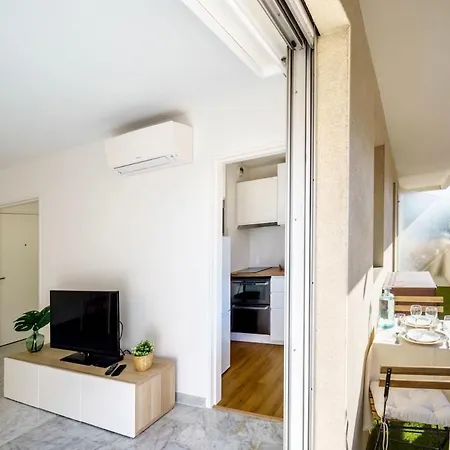 100m - Juan Stella Coeur Apartment