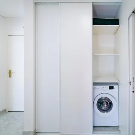 100m - Juan Stella Coeur Apartment