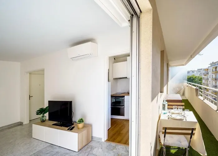 100m - Juan Stella Coeur Apartment