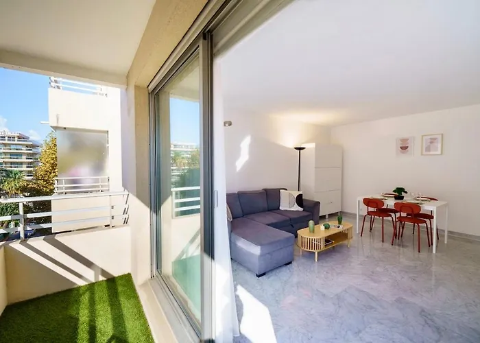100m - Juan Stella Coeur Apartman Antibes